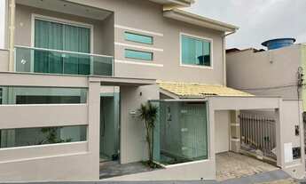 Imagem: Casa a venda com 4 dormitórios no Estreito/Coloninha