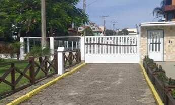 Imagem 7: Casa para venda possui 480 metros quadrados com 5 quartos Próximo a Praia dos Ingleses - F