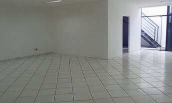 Imagem 5: Prédio comercial em frente à Doçura