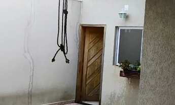 Imagem 2: Casa para venda tem 190 metros quadrados com 2 quartos em Guararapes - Fortaleza - Ceará