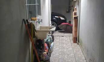 Imagem 2: Casa em rua pública