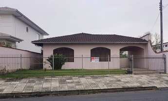 Imagem 2: Casa Térrea com Piscina, Suíte + 3 quartos, super bem localizada no Saguaçu, também uso CO