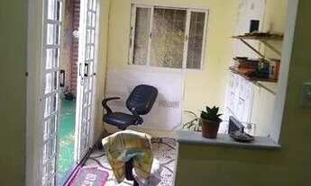 Imagem 2: Casa 3 quartos uma rua fas a divisa com BH