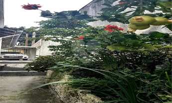 Imagem 6: Casa térrea com comércio conjugado. Terreno conta com 260 metros quadrados. Acasa tem gara