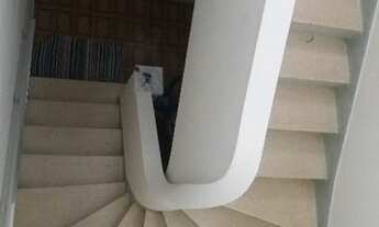 Imagem 2: Sobreposta alta com 2 dormitórios, cozinha grande, sala espaçosa com garagem coberta demar