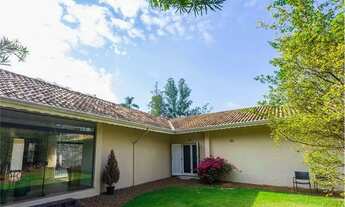 Imagem 2: Localizada em rua fechada com Guarita! 4 suítes! Piscina! 4 Vagas! Real Parque!