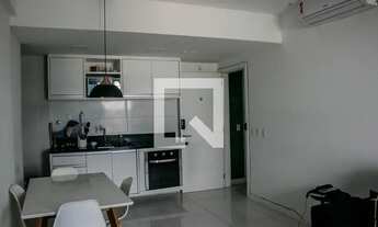 Imagem 4: Apartamento para Aluguel - Caminho das Árvores, 2 Quartos, 69 m2