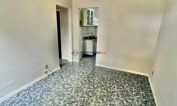 Imagem 6: Apto térreo de 02 dorm, sala, banho, cozinha, reformado, com vaga de convenção