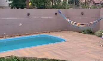Imagem: Alugo casa com piscina no Vista Alegre