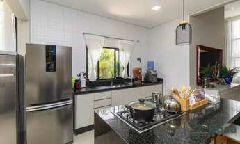 Imagem 6: Casa Térrea Porteira Fechada com 3 Quarto(s), sendo 2 Suítes e piscina, próximo ao Centro