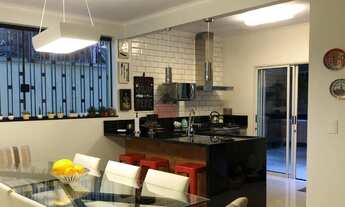 Imagem 5: Um Lindíssimo Sobrado com Suíte master, 10 Vagas - 232M² de área construída no Jd. da Glór