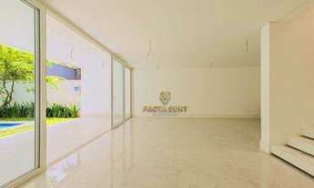 Imagem 2: Casa om 4 suítes, sala 3 ambientes, piscina, churrasqueira, 5 vagas, à venda, 490 m² por R