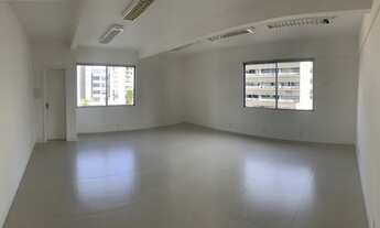 Imagem 6: Sala comercial com 80 m², reformada, no centro da cidade, localizada no Edifício Centro Em