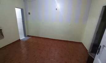 Imagem 3: Alugo apartamento com dois quartos sendo um suíte e garagem! 600 + caução