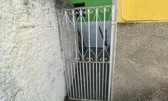 Imagem: ALUGA-SE CASA DE FUNDOS