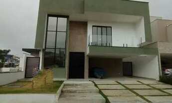 Imagem: Casa no Vale dos Cristais, possui 4 suítes