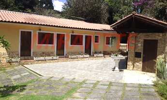 Imagem 7: Sobrado para venda possui 600 m² com 4 quartos sendo 2 suítes na Serra Da Cantareira - SP