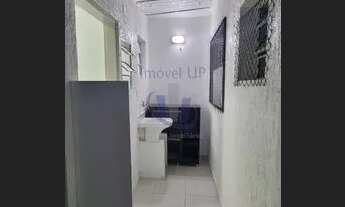 Imagem 2: Quarto com cozinha conjugada, banheiro com box . Área de serviço privativo