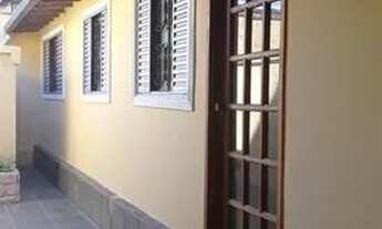 Imagem 4: Alugo casa de fundos, com 2 quartos, sala, cozinha, banho, área externa