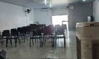 Imagem 3: Comercial na linha de ônibus no Jardim Maria Inês