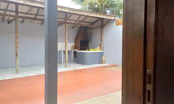 Imagem 6: Casa em rua pública