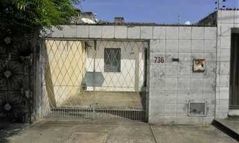 Imagem: Casa com 03 quartos, garagem e amplo quintal