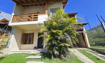 Imagem 2: Sobrado 3 dormitórios com lareira, churrasqueira, piscina, 4 vagas garagem com 196,00m² de