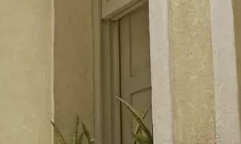 Imagem 2: CasaComercial ou Residencial ou com 80m2- com 2 quartos, sala, banheiro, lavabo e 2 va