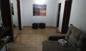 Imagem 2: Vendo casa com barração no fundo