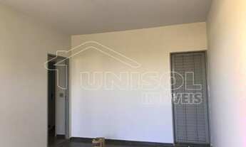 Imagem 3: A Unisol Imóveis aluga casa com três dormitórios sendo uma suíte e quatro vagas na garagem