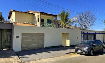 Imagem 2: Sobrado para venda tem 230 metros quadrados com 3 quartos em Moinho dos Ventos - Goiânia