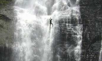 Imagem 5: Sítio com grande cachoeira em Alfredo Wagner-SC