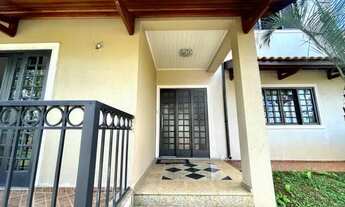 Imagem 4: Casa de condomínio para aluguel e venda possui 520 metros quadrados com 5 quartos