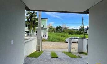 Imagem 7: Casa financiável com 3 quartos, um deles suíte master, no bairro Carianos em Florianópolis