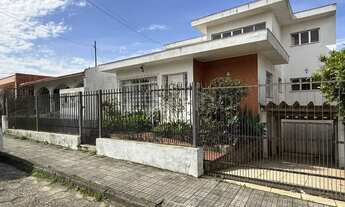 Imagem: Casa de 272m² com 4 quartos sendo 2 suítes