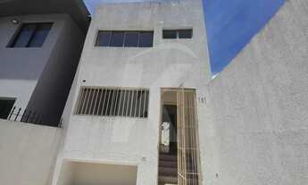 Imagem: Sobrado com 03 suítes, sala, cozinha, 04