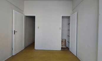 Imagem 7: Quarto e sala espaçoso com vista livre no Catete!