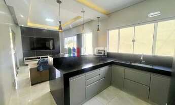 Imagem: Casa térrea sozinha no lote com 3 quartos