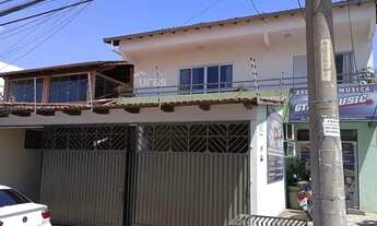 Imagem 2: Casa residencial e comercial com 460,33 m², 4 quartos, sendo 1 suíte, localizada no Setor