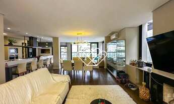 Imagem 2: Casa Com 3 Suítes, Lareira e Varanda no Condomínio Cyrela - Conforto e Exclusividade