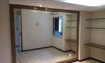 Imagem 3: Oportunidade, apartamento próximo a praça de Casa Forte, dois quartos, prédio com piscina