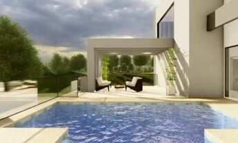 Imagem 2: Casa de alto padrão, com preparação pra elevador, em condomínio!