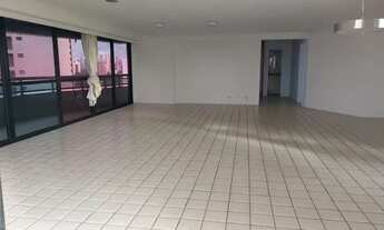 Imagem 2: Apartamento para aluguel possui 206 metros quadrados com 4 quartos em Jaqueira - Recife
