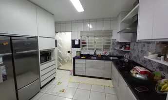 Imagem 2: Casa para venda com 140 metros quadrados com 3 quartos