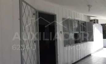 Imagem 2: Casa de madeira no centro