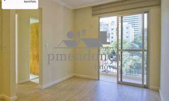 Imagem 1: Apartamento bem localizado com andar intermediário, living para 02 ambientes, varanda, ban