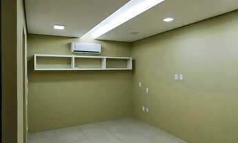 Imagem 7: Sala ampla e bem projetada. Ideal para escritório ou clínica