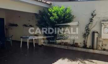 Imagem 3: Casa de esquina com ótima localização, com 04 dormitórios sendo 02 suítes