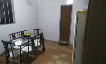 Imagem 4: Vendo casa com barração no fundo