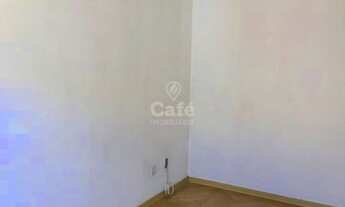 Imagem 4: Apartamento De 2 Dormitórios, Sala de Estar, Banheiro Social, Cozinha e Estacionamento no